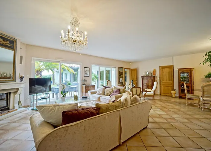 Tres Belle Avec Piscine 比亚里茨