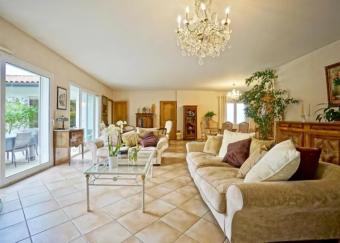 Tres Belle Avec Piscine 比亚里茨